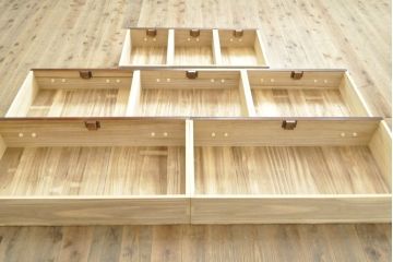 中古　美品　ケヤキ(欅)材・中桐　落ち着いた品のある佇まいが魅力的な国産民芸箪笥(和箪笥、衣装箪笥、収納箪笥、引き出し、チェスト)(R-057303)