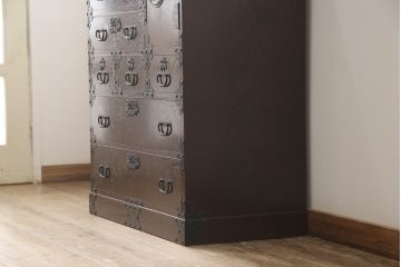 中古　美品　ケヤキ(欅)材・中桐　落ち着いた品のある佇まいが魅力的な国産民芸箪笥(和箪笥、衣装箪笥、収納箪笥、引き出し、チェスト)(R-057304)
