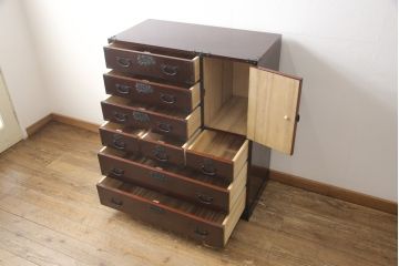 中古　美品　ケヤキ(欅)材・中桐　落ち着いた品のある佇まいが魅力的な国産民芸箪笥(和箪笥、衣装箪笥、収納箪笥、引き出し、チェスト)(R-057304)