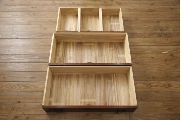 中古　美品　ケヤキ(欅)材・中桐　落ち着いた品のある佇まいが魅力的な国産民芸箪笥(和箪笥、衣装箪笥、収納箪笥、引き出し、チェスト)(R-057304)