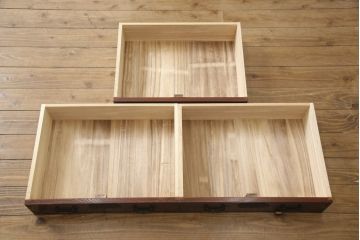 中古　美品　ケヤキ(欅)材・中桐　落ち着いた品のある佇まいが魅力的な国産民芸箪笥(和箪笥、衣装箪笥、収納箪笥、引き出し、チェスト)(R-057304)