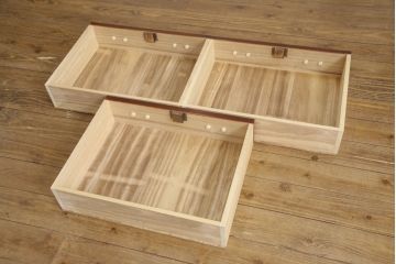 中古　美品　ケヤキ(欅)材・中桐　落ち着いた品のある佇まいが魅力的な国産民芸箪笥(和箪笥、衣装箪笥、収納箪笥、引き出し、チェスト)(R-057304)