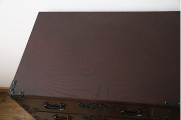 中古　美品　ケヤキ(欅)材・中桐　落ち着いた品のある佇まいが魅力的な国産民芸箪笥(和箪笥、衣装箪笥、収納箪笥、引き出し、チェスト)(R-057304)