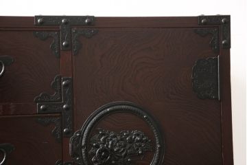 中古　美品　ケヤキ(欅)材・中桐　落ち着いた品のある佇まいが魅力的な国産民芸箪笥(和箪笥、衣装箪笥、収納箪笥、引き出し、チェスト)(R-057304)