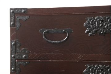 中古　美品　ケヤキ(欅)材・中桐　落ち着いた品のある佇まいが魅力的な国産民芸箪笥(和箪笥、衣装箪笥、収納箪笥、引き出し、チェスト)(R-057304)