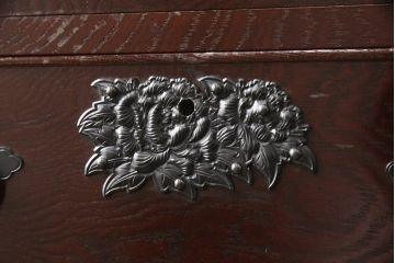 中古　美品　ケヤキ(欅)材・中桐　落ち着いた品のある佇まいが魅力的な国産民芸箪笥(和箪笥、衣装箪笥、収納箪笥、引き出し、チェスト)(R-057304)