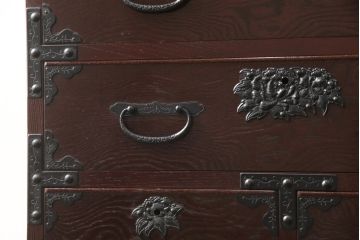 中古　美品　ケヤキ(欅)材・中桐　落ち着いた品のある佇まいが魅力的な国産民芸箪笥(和箪笥、衣装箪笥、収納箪笥、引き出し、チェスト)(R-057304)