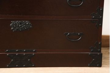中古　美品　ケヤキ(欅)材・中桐　落ち着いた品のある佇まいが魅力的な国産民芸箪笥(和箪笥、衣装箪笥、収納箪笥、引き出し、チェスト)(R-057304)
