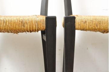 和製ビンテージ　ジャンク品　グラツキ有り　しっかりと編み込まれたラッシがポイント!スタイリッシュなラッシチェア2脚セット(椅子、イス、ヴィンテージ)(R-057305)
