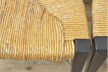 和製ビンテージ　ジャンク品　グラツキ有り　しっかりと編み込まれたラッシがポイント!スタイリッシュなラッシチェア2脚セット(椅子、イス、ヴィンテージ)(R-057307)