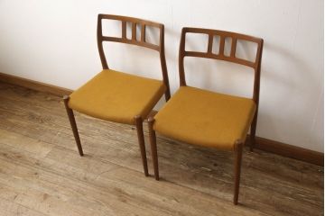 デンマークビンテージ　北欧家具　チーク材　J.L.モラー　デザインモデル79　イエローカラーの明るい色合いが魅力のダイニングチェア2脚セット(アームレスチェア、ヴィンテージ)(R-057308)