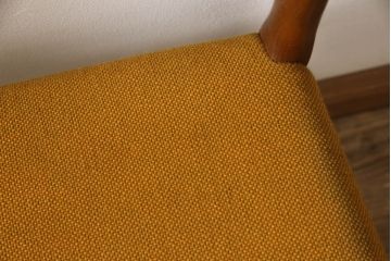 デンマークビンテージ　北欧家具　チーク材　J.L.モラー　デザインモデル79　イエローカラーの明るい色合いが魅力のダイニングチェア2脚セット(アームレスチェア、ヴィンテージ)(R-057308)