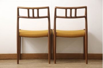 デンマークビンテージ　北欧家具　チーク材　J.L.モラー　デザインモデル79　イエローカラーの明るい色合いが魅力のダイニングチェア2脚セット(アームレスチェア、ヴィンテージ)(R-057308)