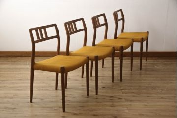 デンマークビンテージ　北欧家具　チーク材　J.L.モラー　デザインモデル79　イエローカラーの明るい色合いが魅力のダイニングチェア4脚セット(アームレスチェア、ヴィンテージ)(R-057309)