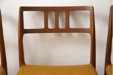 デンマークビンテージ　北欧家具　チーク材　J.L.モラー　デザインモデル79　イエローカラーの明るい色合いが魅力のダイニングチェア4脚セット(アームレスチェア、ヴィンテージ)(R-057309)