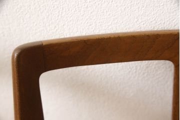 デンマークビンテージ　北欧家具　チーク材　J.L.モラー　デザインモデル79　イエローカラーの明るい色合いが魅力のダイニングチェア4脚セット(アームレスチェア、ヴィンテージ)(R-057309)