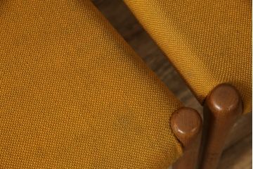 デンマークビンテージ　北欧家具　チーク材　J.L.モラー　デザインモデル79　イエローカラーの明るい色合いが魅力のダイニングチェア4脚セット(アームレスチェア、ヴィンテージ)(R-057309)