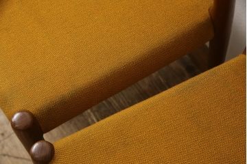 デンマークビンテージ　北欧家具　チーク材　J.L.モラー　デザインモデル79　イエローカラーの明るい色合いが魅力のダイニングチェア4脚セット(アームレスチェア、ヴィンテージ)(R-057309)