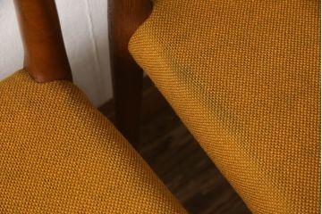 デンマークビンテージ　北欧家具　チーク材　J.L.モラー　デザインモデル79　イエローカラーの明るい色合いが魅力のダイニングチェア4脚セット(アームレスチェア、ヴィンテージ)(R-057309)