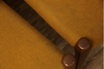 デンマークビンテージ　北欧家具　チーク材　J.L.モラー　デザインモデル79　イエローカラーの明るい色合いが魅力のダイニングチェア4脚セット(アームレスチェア、ヴィンテージ)(R-057309)