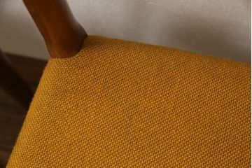 デンマークビンテージ　北欧家具　チーク材　J.L.モラー　デザインモデル79　イエローカラーの明るい色合いが魅力のダイニングチェア4脚セット(アームレスチェア、ヴィンテージ)(R-057309)