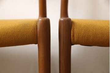 デンマークビンテージ　北欧家具　チーク材　J.L.モラー　デザインモデル79　イエローカラーの明るい色合いが魅力のダイニングチェア4脚セット(アームレスチェア、ヴィンテージ)(R-057309)