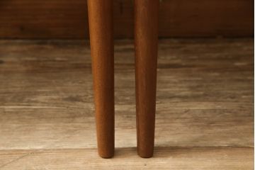 デンマークビンテージ　北欧家具　チーク材　J.L.モラー　デザインモデル79　イエローカラーの明るい色合いが魅力のダイニングチェア4脚セット(アームレスチェア、ヴィンテージ)(R-057309)