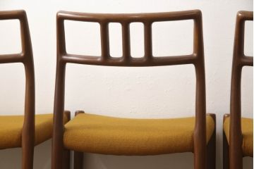 デンマークビンテージ　北欧家具　チーク材　J.L.モラー　デザインモデル79　イエローカラーの明るい色合いが魅力のダイニングチェア4脚セット(アームレスチェア、ヴィンテージ)(R-057309)