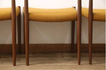 デンマークビンテージ　北欧家具　チーク材　J.L.モラー　デザインモデル79　イエローカラーの明るい色合いが魅力のダイニングチェア4脚セット(アームレスチェア、ヴィンテージ)(R-057309)
