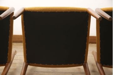 デンマークビンテージ　北欧家具　チーク材　J.L.モラー　デザインモデル79　イエローカラーの明るい色合いが魅力のダイニングチェア4脚セット(アームレスチェア、ヴィンテージ)(R-057309)