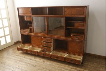 中古　前面ケヤキ材　なかなかお目にかかれない特大サイズの2段重ね茶箪笥(茶棚、食器棚、収納棚、キャビネット、戸棚)(定価約120万円)(R-057313)