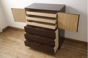 中古　美品　ケヤキ(欅)材・中桐　落ち着いた品のある佇まいが魅力的な国産民芸箪笥(和箪笥、衣装箪笥、収納箪笥、引き出し、チェスト)(R-057316)