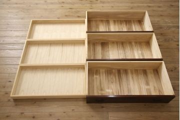 中古　美品　ケヤキ(欅)材・中桐　落ち着いた品のある佇まいが魅力的な国産民芸箪笥(和箪笥、衣装箪笥、収納箪笥、引き出し、チェスト)(R-057316)