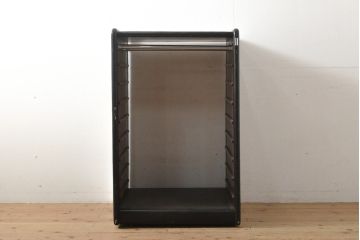 イタリアビンテージ　セレッティ(SELETTI)　本革張りハンガーラックキャビネット(展示台、展示棚、店舗什器、レザー、ヴィンテージ)(R-057317)
