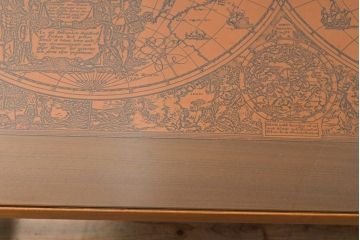 北欧ビンテージ 希少デザイン ブロンズ天板 チーク材 世界地図の図柄がお洒落なガラス天板付きセンターテーブル(ローテーブル、ヴィンテージ)(R-057321)