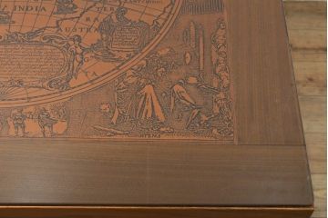 北欧ビンテージ 希少デザイン ブロンズ天板 チーク材 世界地図の図柄がお洒落なガラス天板付きセンターテーブル(ローテーブル、ヴィンテージ)(R-057321)