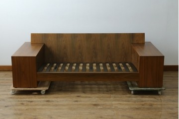 中古　美品　ロックストーン(ROCK STONE)　ウォールナット・本革　シンプルモダンなデザインが目を引く2人掛けレザーソファ　定価約54万円　(R-057322)