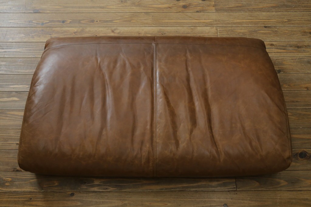 中古　美品　ロックストーン(ROCK STONE)　ウォールナット・本革　シンプルモダンなデザインが目を引く2人掛けレザーソファ　定価約54万円　(R-057322)