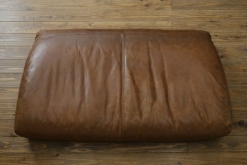 中古　美品　ロックストーン(ROCK STONE)　ウォールナット・本革　シンプルモダンなデザインが目を引く2人掛けレザーソファ　定価約54万円　(R-057322)
