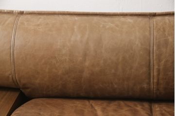 中古　美品　ロックストーン(ROCK STONE)　ウォールナット・本革　シンプルモダンなデザインが目を引く2人掛けレザーソファ(定価約54万円)(二人掛けソファ、2P)(R-057322)