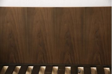 中古　美品　ロックストーン(ROCK STONE)　ウォールナット・本革　シンプルモダンなデザインが目を引く2人掛けレザーソファ(定価約54万円)(二人掛けソファ、2P)(R-057322)