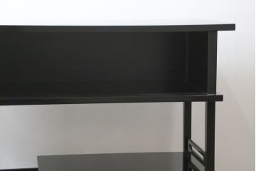 中古　美品　輪島塗り　蒔絵入り　趣ある図柄が目を引く飾り棚(茶棚、戸棚、収納棚)(R-057323)