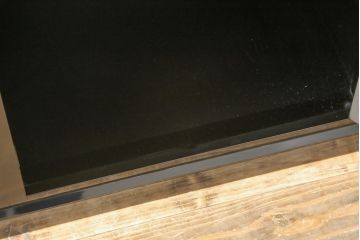 中古　美品　輪島塗り　蒔絵入り　趣ある図柄が目を引く飾り棚(茶棚、戸棚、収納棚)(R-057323)