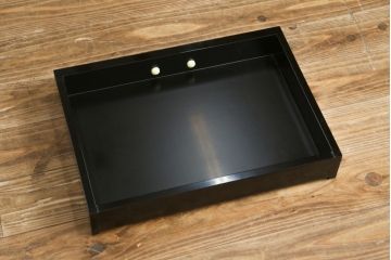 中古　美品　輪島塗り　蒔絵入り　趣ある図柄が目を引く飾り棚(茶棚、戸棚、収納棚)(R-057323)