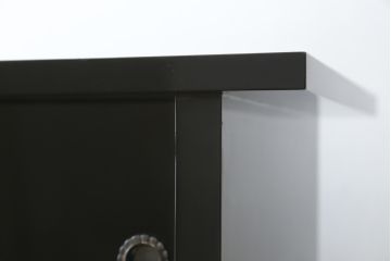 中古　美品　輪島塗り　蒔絵入り　趣ある図柄が目を引く飾り棚(茶棚、戸棚、収納棚)(R-057323)
