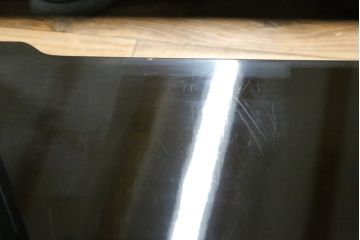 中古　美品　輪島塗り　蒔絵入り　趣ある図柄が目を引く飾り棚(茶棚、戸棚、収納棚)(R-057323)