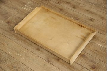 イギリスアンティーク　マホガニー材　落ち着いた色合いと猫脚デザインがクラシカルな雰囲気を高めるサイドボード(サイドキャビネット、戸棚、収納棚)(R-057328)