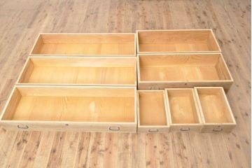 和製アンティーク　前面桐材　落ち着きのある上品な佇まいが魅力的な二段重ね衣装箪笥(チェスト、和タンス、収納箪笥、桐箪笥、桐たんす、引き出し)(R-057329)