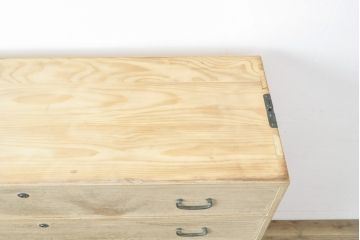 和製アンティーク　前面桐材　落ち着きのある上品な佇まいが魅力的な二段重ね衣装箪笥(チェスト、和タンス、収納箪笥、桐箪笥、桐たんす、引き出し)(R-057329)