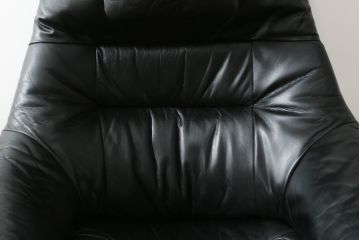 北欧ビンテージ　スウェーデン　G-Mobel社　高級感のある佇まいが魅力的な本革ラウンジチェア+オットマンのセット(一人掛けソファ、1人掛け、アームチェア、レザー、ヴィンテージ)(R-057333)